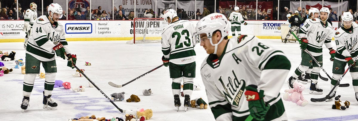 IOWA FALLS TO CHICAGO 5-4 IN TEDDY BEAR TOSS GAME